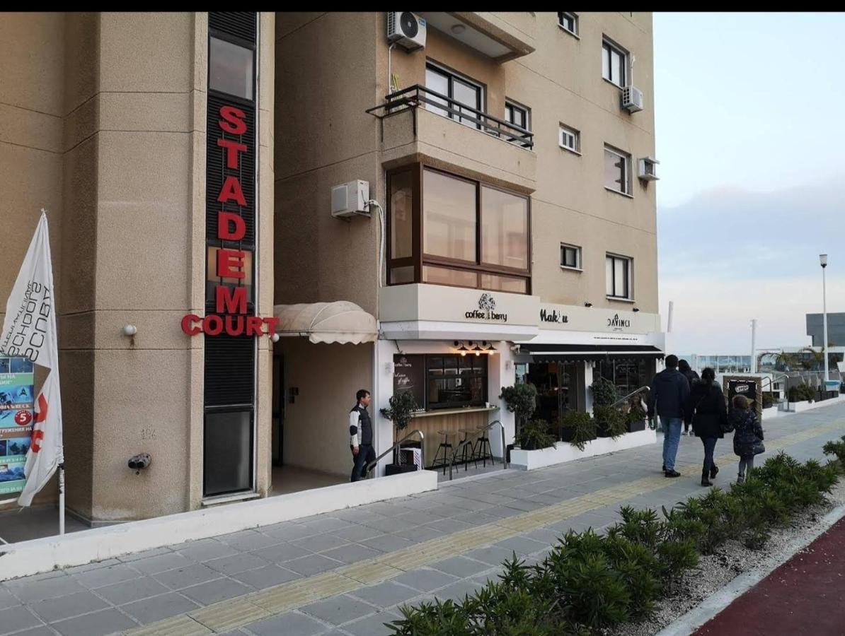 Bettys 1Br Seafront Apt ラルナカ エクステリア 写真