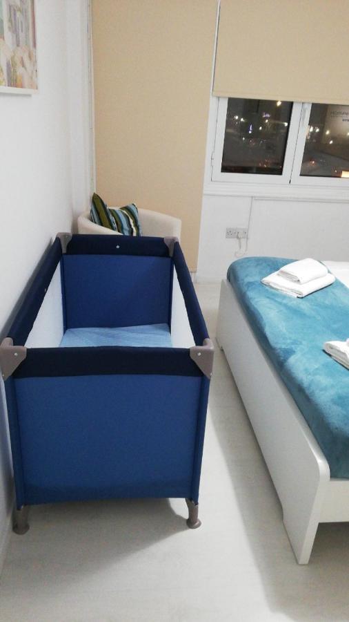 Bettys 1Br Seafront Apt ラルナカ エクステリア 写真
